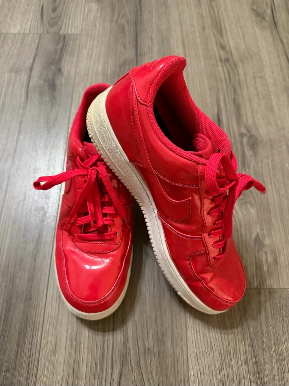 Nike Men's Red Low-Top Sneakers